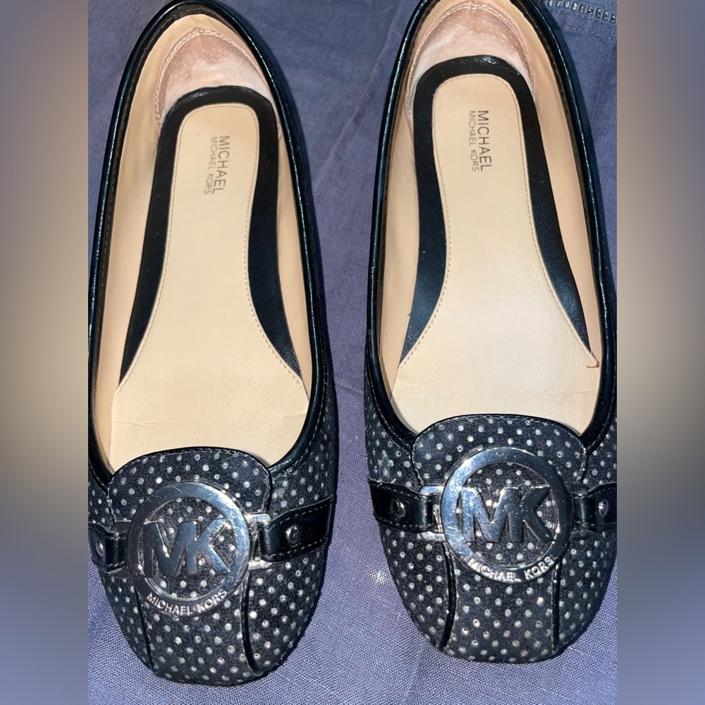 Cute Michael Kors Fulton Flats. Black with silver sparkles. Women’s size 8.5